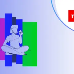 Osoba z telefonem na tle kolorowych prostokątów. Logo mBank. Gdzie wypłacić pieniądze? Sprawdź w aplikacji!