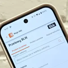 Ekran telefonu z aplikacją Moje ING, widoczny jest panel "Przelewy BLIK" z opcją "Przelew na telefon".