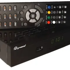 Czarny dekoder DVB-T2 Skymaster z pilotem. Szukasz, gdzie kupić dekoder DVB-T2 z dofinansowaniem?