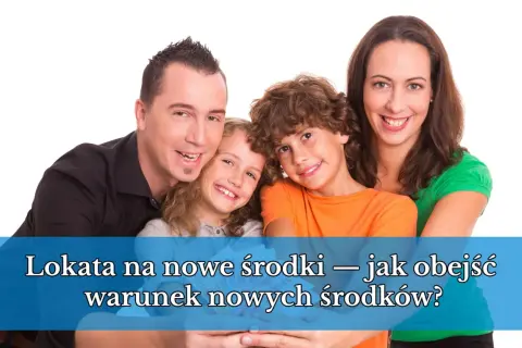 Uśmiechnięta rodzina z dziećmi, trzymająca pieniądze. Tekst: "Lokata na nowe środki – jak obejść warunek nowych środków?".