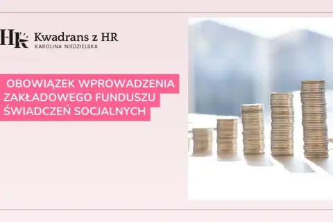 Kwadran z HR: czy zakładowy fundusz świadczeń socjalnych jest obowiązkowy? Stosy monet symbolizują finanse.