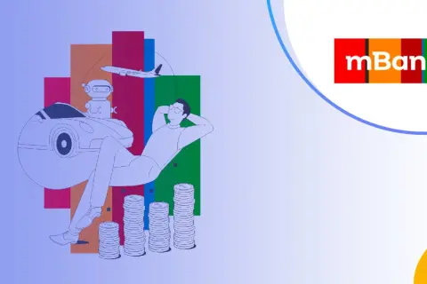 Zrelaksowany człowiek obok samochodu i monet, symbolizujący łatwy sposób, jak założyć lokatę w mBanku i cieszyć się przyszłością.