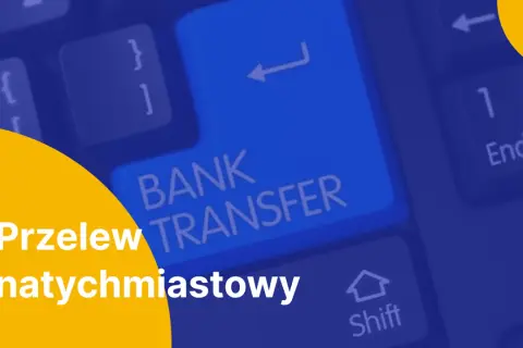 Klawisz "Bank Transfer" na klawiaturze, obok tekst "Przelew natychmiastowy". Szybki przelew w zasięgu ręki.
