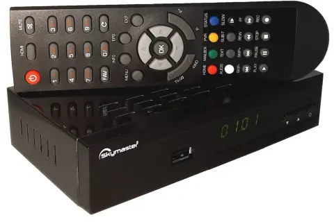 Czarny dekoder DVB-T2 Skymaster z pilotem. Szukasz, gdzie kupić dekoder DVB-T2 z dofinansowaniem?