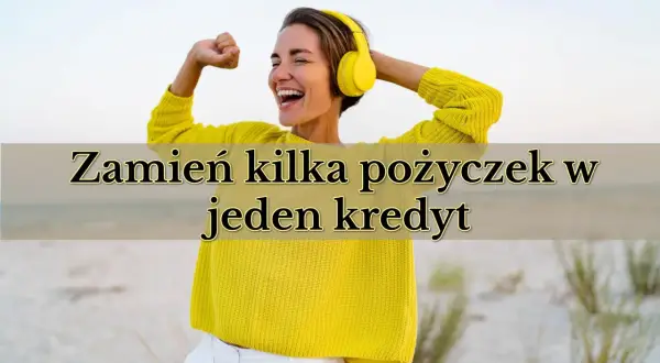 Szczęśliwa kobieta w żółtym swetrze i słuchawkach, która właśnie dowiedziała się, co to jest pożyczka konsolidacyjna i jak zamienić kilka pożyczek w jeden kredyt.