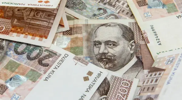 Chorwacja jaka waluta? Na zdjęciu banknoty dwustu kun, dawnej waluty Chorwacji.