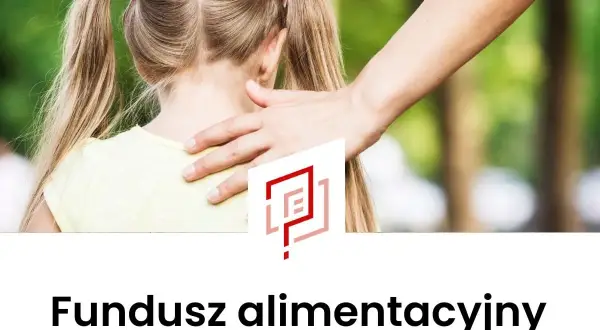 Dziecko z ręką na ramieniu. Dowiedz się, jakie zaświadczenie od komornika jest potrzebne do funduszu alimentacyjnego.