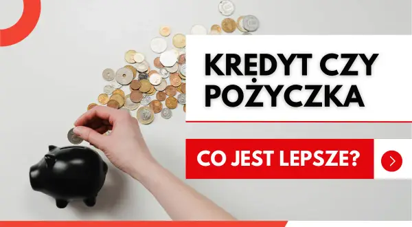 Ręka wrzuca monetę do świnki skarbonki. Obok rozsypane monety i napis "Kredyt czy pożyczka? Co jest lepsze?".