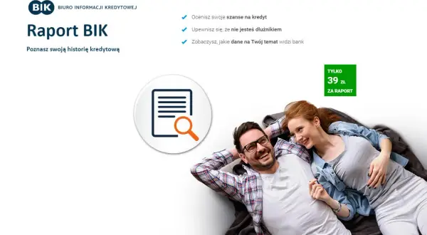 Para uśmiechniętych ludzi leżących na kanapie obok ikony raportu BIK.