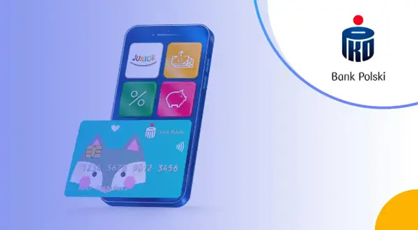 Smartfon z aplikacją PKO Junior i kartą z liskiem. Sprawdź, jakie oprocentowanie oferuje PKO Junior dla młodych oszczędzających.