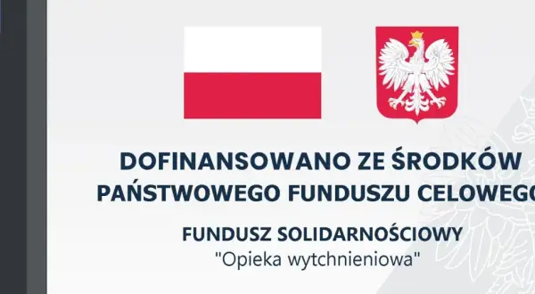 Flaga Polski i godło. Napis: "Dofinansowano ze środków Państwowego Funduszu Celowego Fundusz Solidarnościowy 'Opieka wytchnieniowa'".