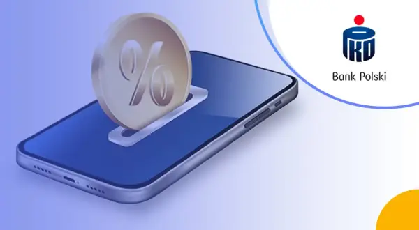 Moneta z symbolem procenta wsuwana do smartfona. Sprawdź, jakie lokaty oferuje PKO BP i pomnażaj swoje oszczędności.
