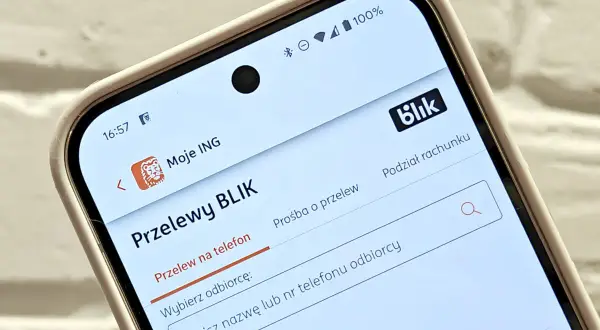 Ekran telefonu z aplikacją Moje ING, widoczny jest panel "Przelewy BLIK" z opcją "Przelew na telefon".