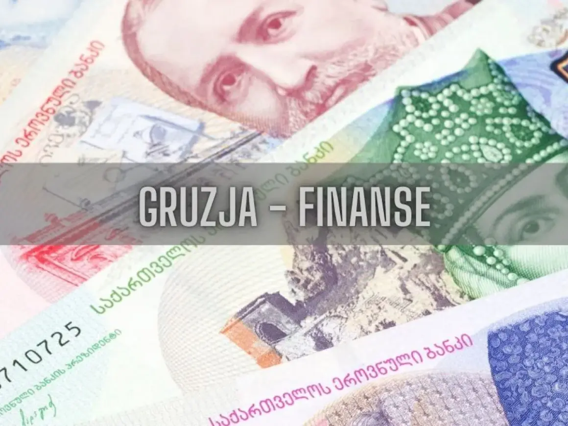 Zbliżenie na gruzińskie banknoty z napisem "Gruzja - Finanse".