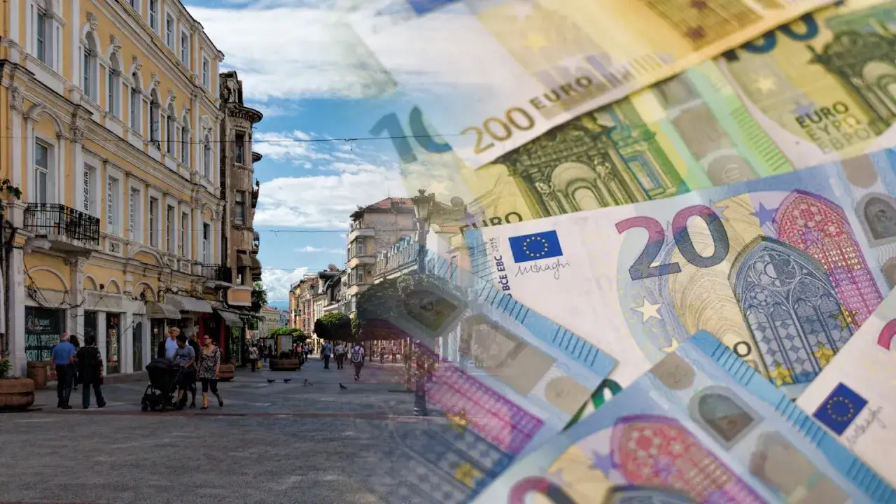 Ulica w Bułgarii z widokiem na euro. Jaka waluta w Bułgarii? Choć widać euro, oficjalną walutą jest lew.