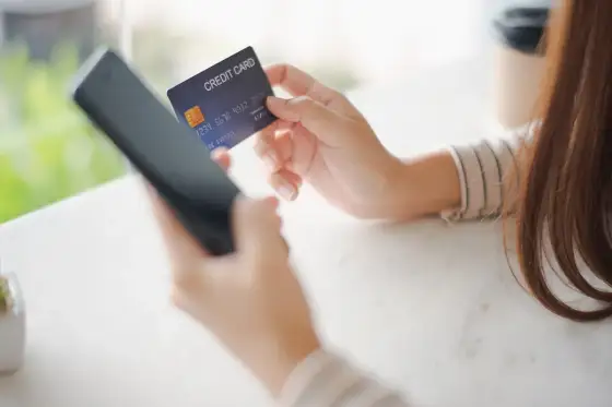 Zwrot po nierozliczonej płatności kartą - blokada czy chargeback?