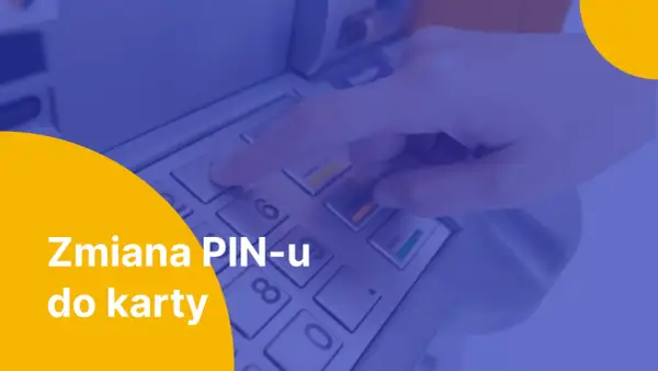 Dłoń wpisuje PIN na klawiaturze bankomatu. Dowiedz się, jak sprawdzić PIN do karty Peako.