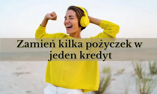 Szczęśliwa kobieta w żółtym swetrze i słuchawkach, która właśnie dowiedziała się, co to jest pożyczka konsolidacyjna i jak zamienić kilka pożyczek w jeden kredyt.
