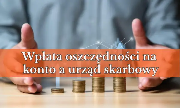 Dłonie otaczają stosy monet, symbolizując wpłatę gotówki na własne konto i jej związek z urzędem skarbowym.