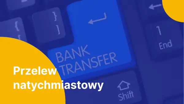 Klawisz "Bank Transfer" na klawiaturze, obok tekst "Przelew natychmiastowy". Szybki przelew w zasięgu ręki.
